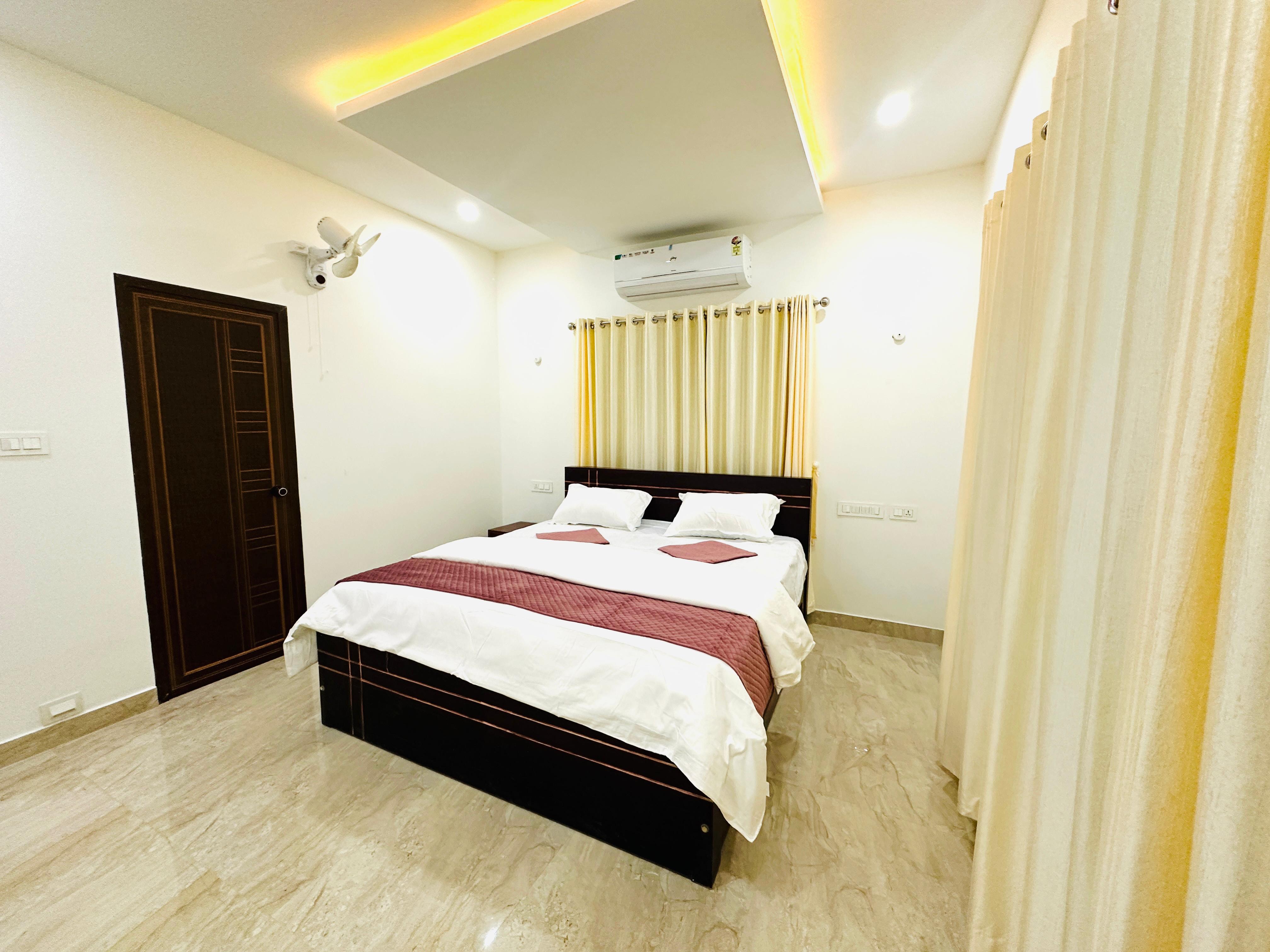 Kakkadampoyil resorts with restaurant